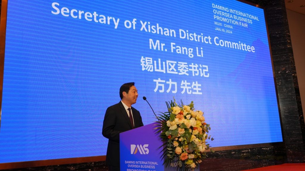 Secretary of the Xishan District Committee, Mr Fang Li, giving a speech