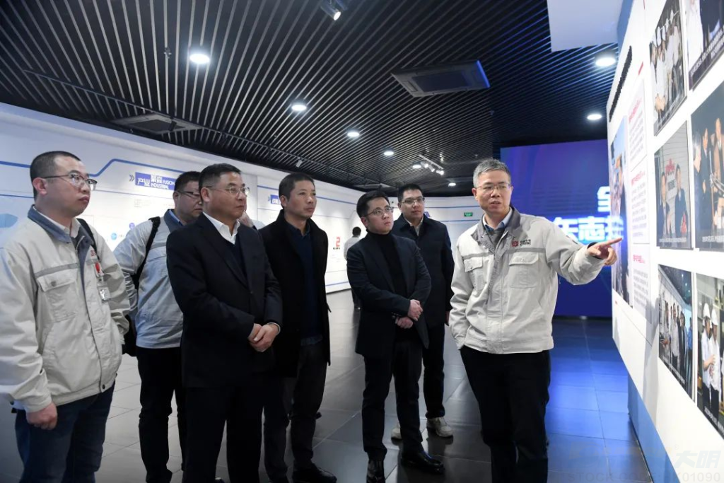 Daming visita el Centro de Investigación CRRC