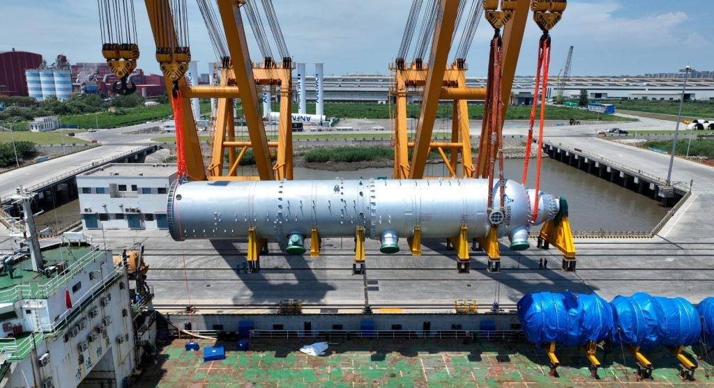 Pressure Vessel Hoisted on Daming Yangtze River Port Terminal