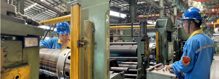 Xu Jing Leading His Team