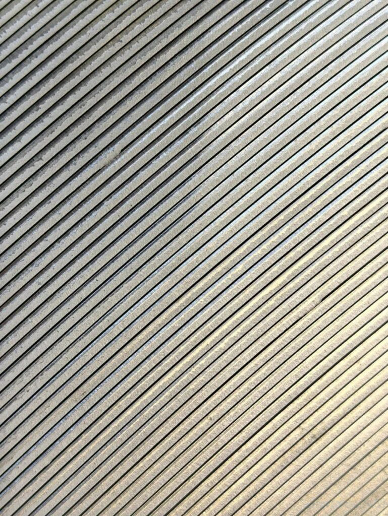 Damings Slits are accurate clean and flat