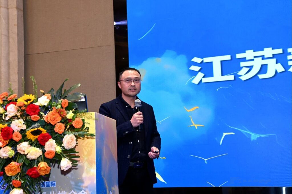 Zhu Hangang Deputy General Manager of Jiangsu New Times Shipbuilding Shared a Report