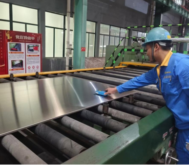 Daming Supplies 3700 ton Steel Plates for the Railway Project