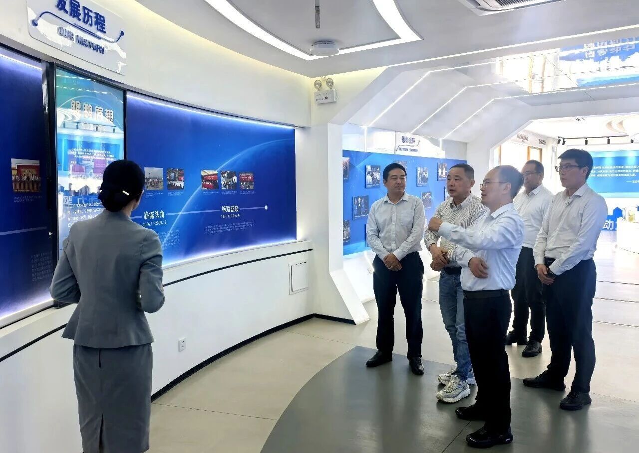 Daming Visits Dongfang Heavy Machinery