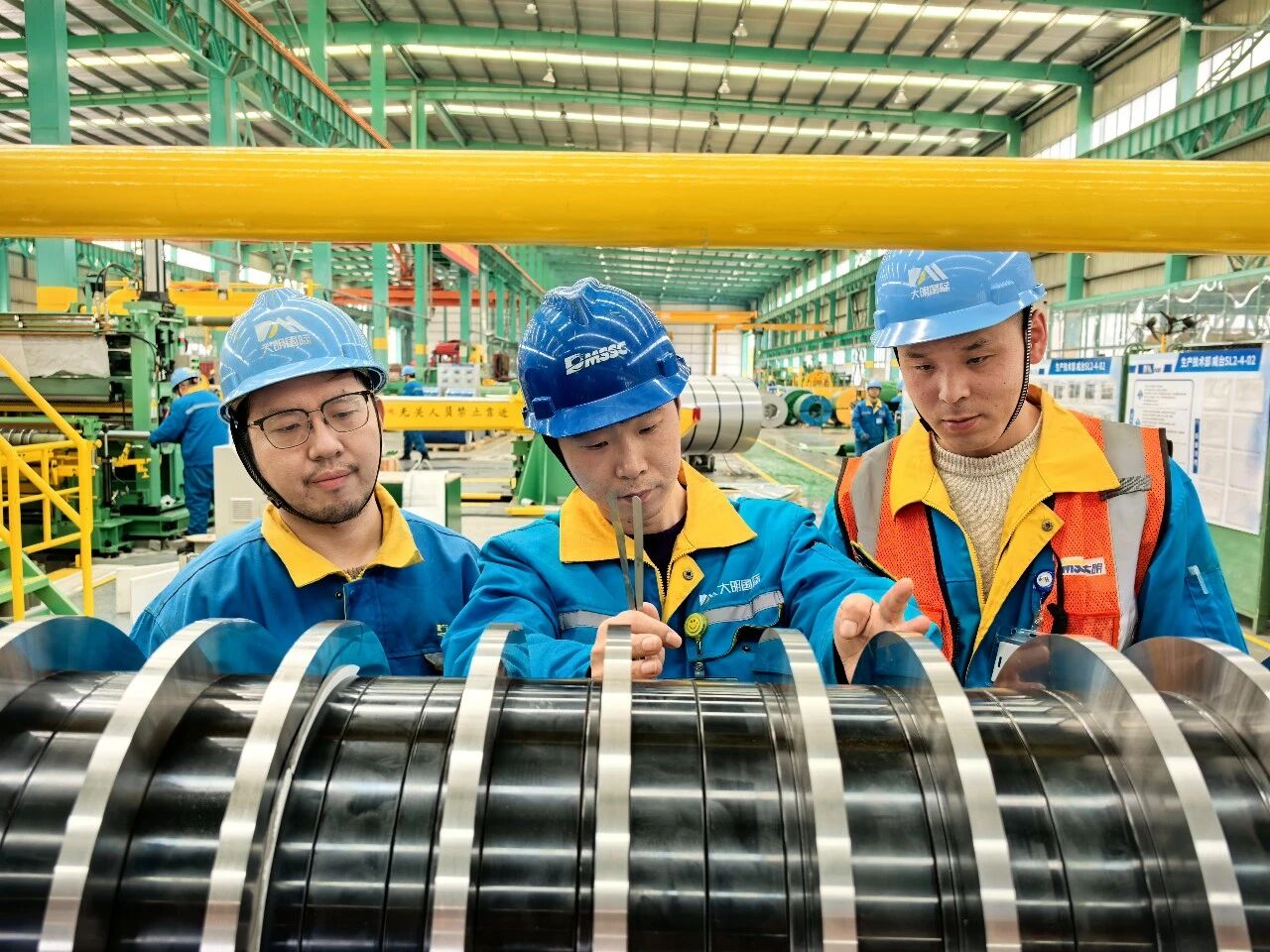 Ding Tao Checking the Cutting Accuracy of a New Machine