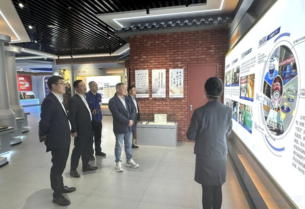 Daming Delegation Tours Harbin Electric Machinerys Exhibition Hall 1