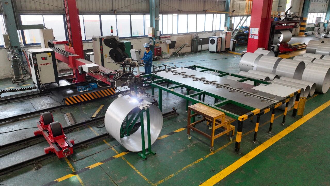 Daming Has Advanced Rolling and Welding Machines