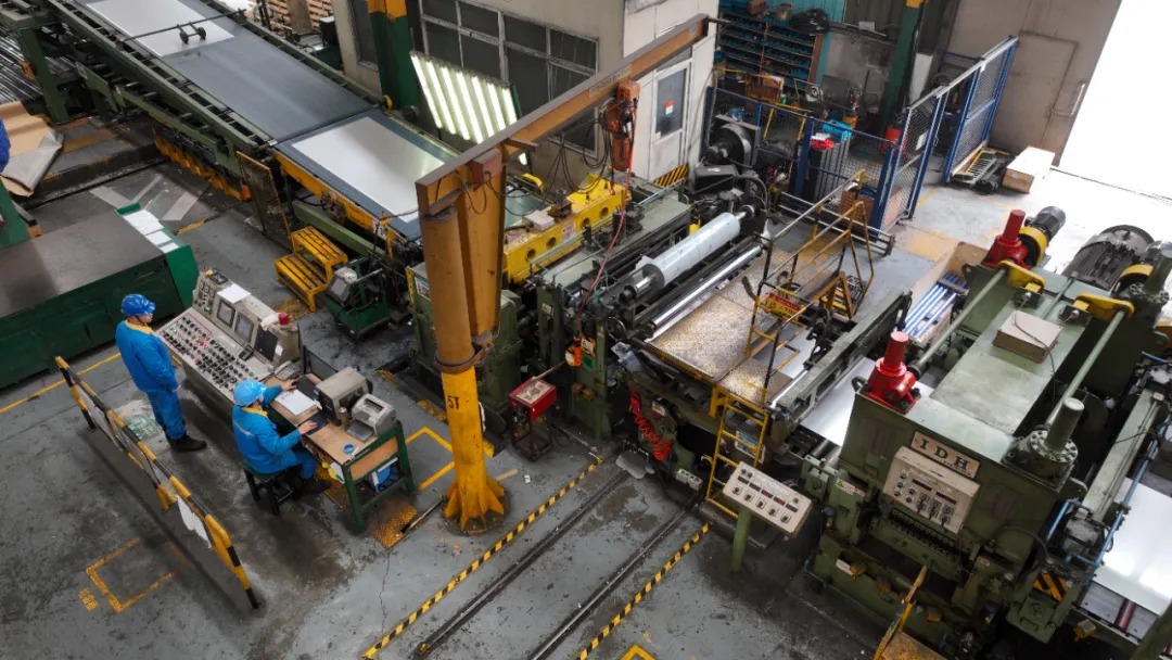 Damings advanced equipment performs slitting and cut to length operations simultaneously on all four sides 1