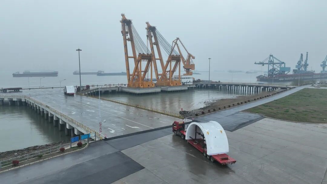 Integrated port side logistics and manufacturing enable efficient shipment of grinding mill components