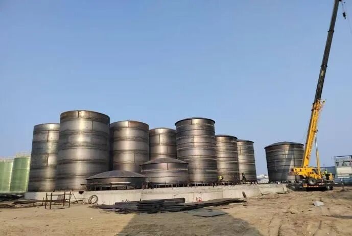 On site assembly of large chemical storage tanks 1
