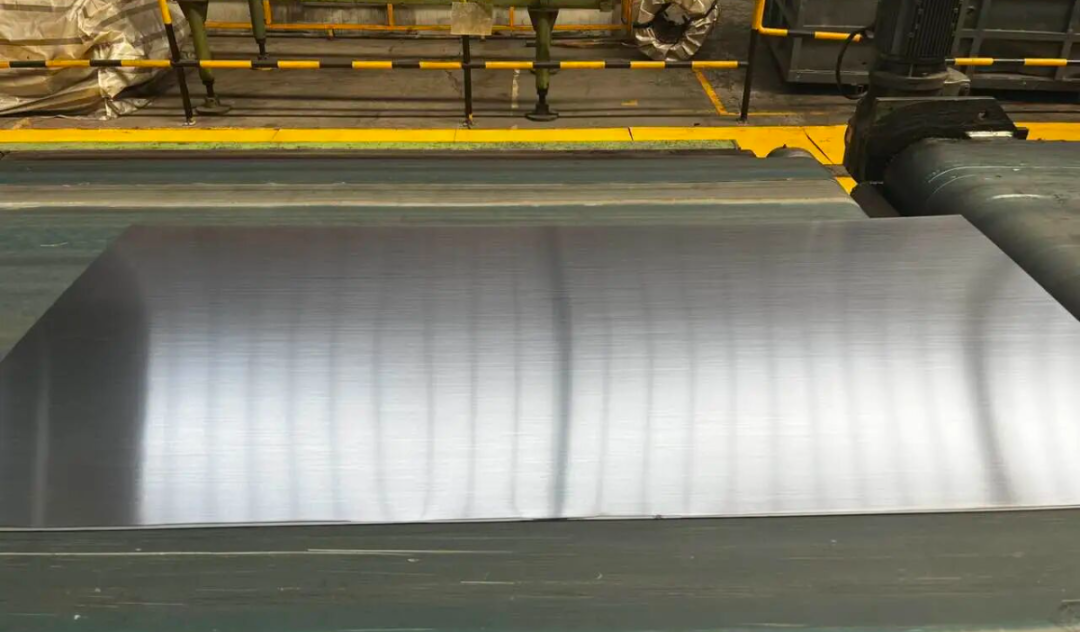Surface finishing of titanium alloy strip in process Surface finishing of titanium alloy strip in process