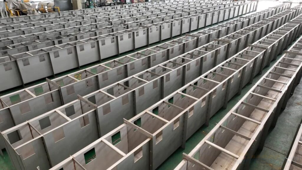 Customized 316L stainless steel water treatment components in production 1