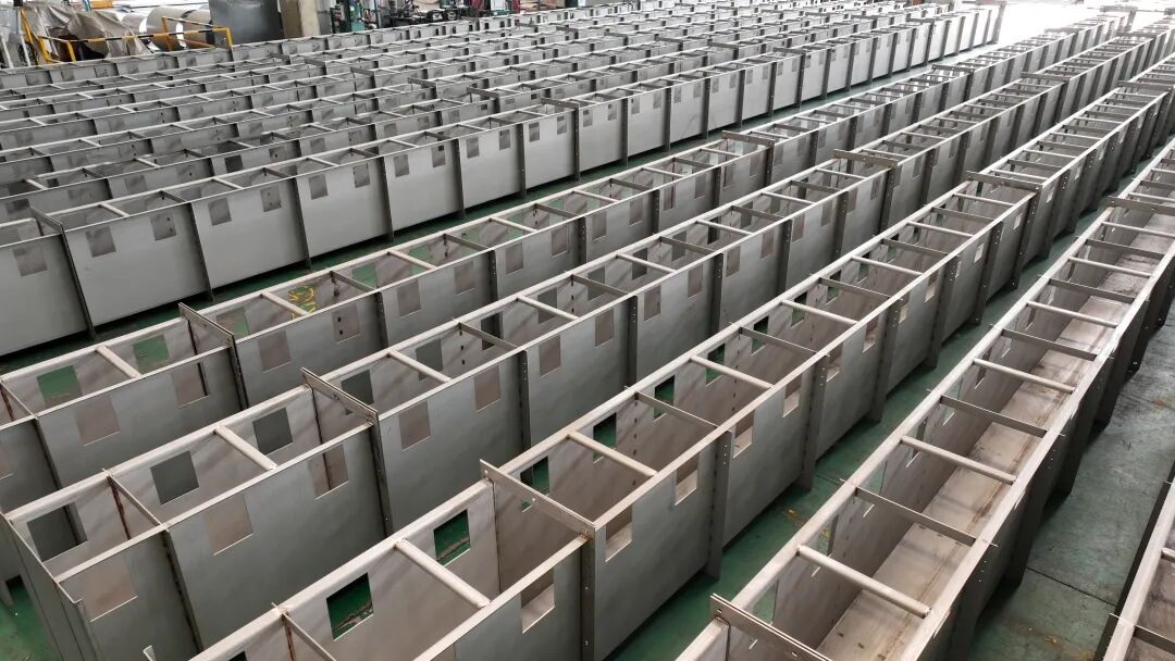 Customized 316L stainless steel water treatment components in production 1