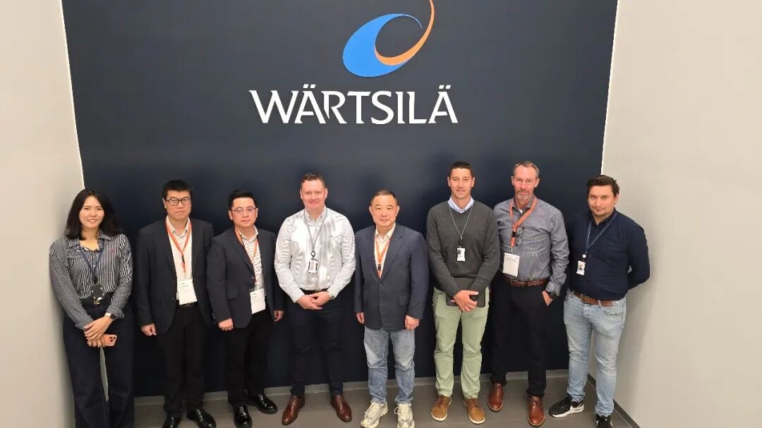 Daming and Wartsila teams at the Vaasa centre 1