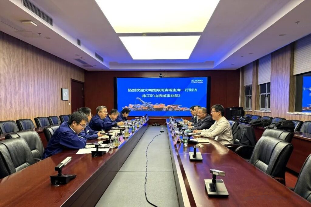 Senior level discussions on future cooperation between Daming and XCMG 1